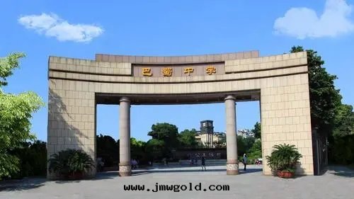 中(zhōng)小學(xué)校(xiào)